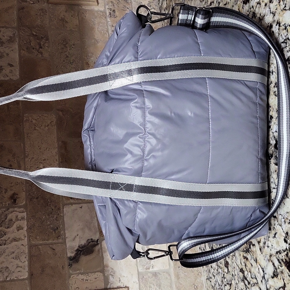 HAUTE SHORE Puffy Tote in Light Gray with Striped Straps